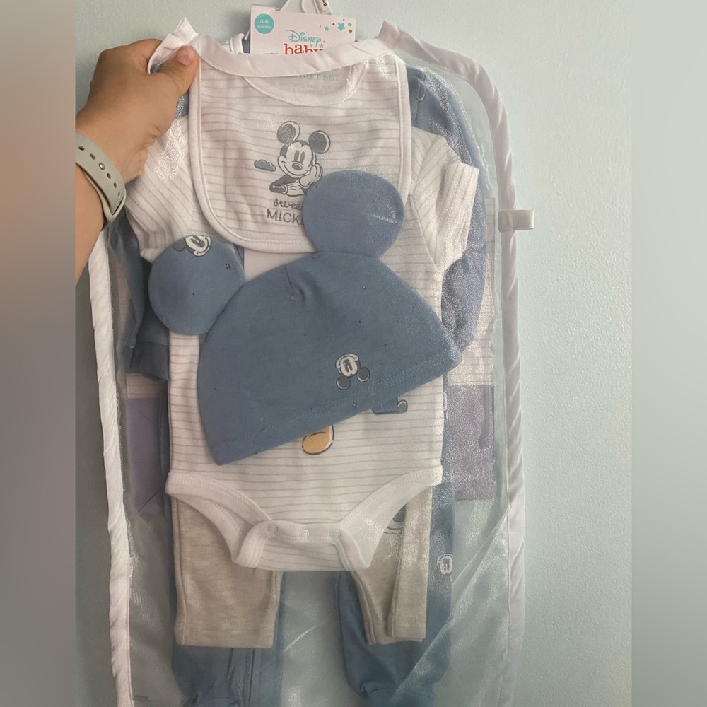 NWT Disney Newborn Baby Boys Layette Set-7 pieces Mickey Mouse Gift Set 3-6month
